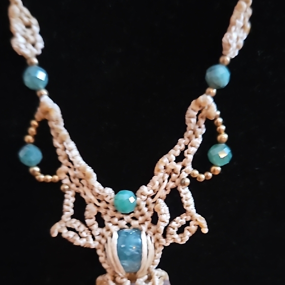Elegant Crystal Pendant Necklace - Picture 6 of 7